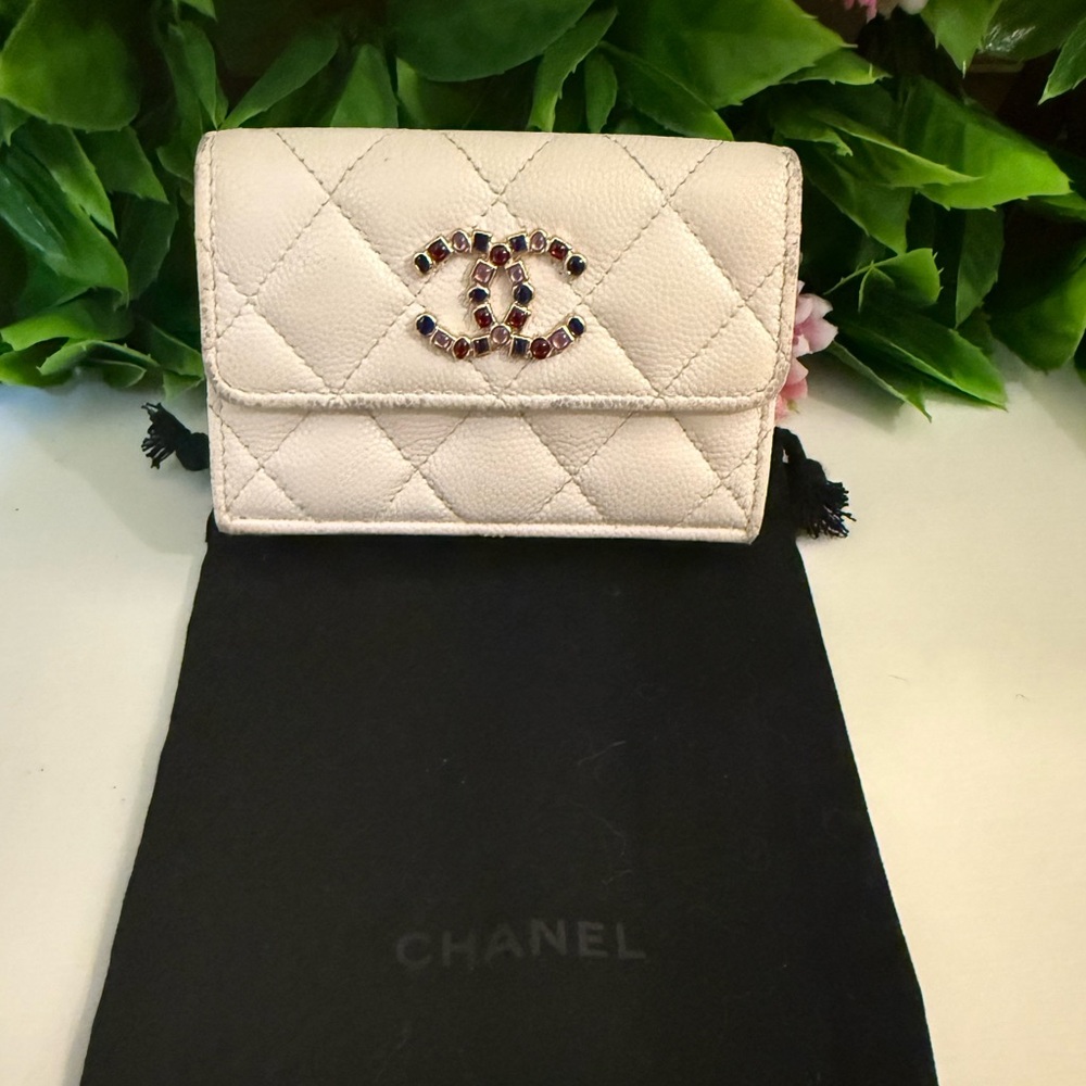 Chanel white CC Quilted Caviar Bijou Crystal trifold Wallet - Picture 3 of 14